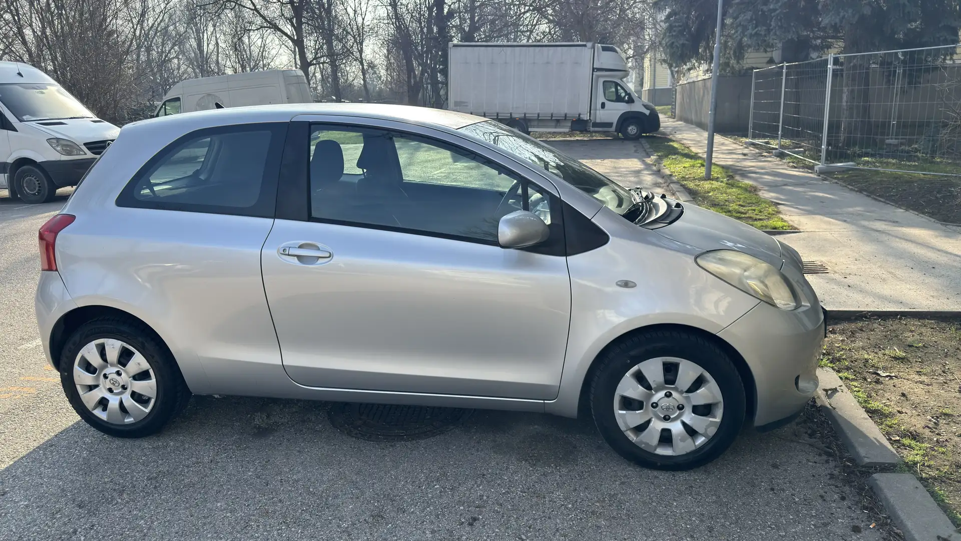 Toyota Yaris 1.3 VVT-i - 1