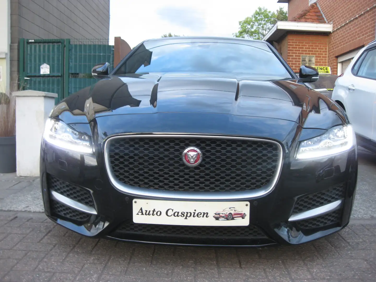 Jaguar XF 2.0 D E-Performance R-Sport Full Option Чёрный - 1