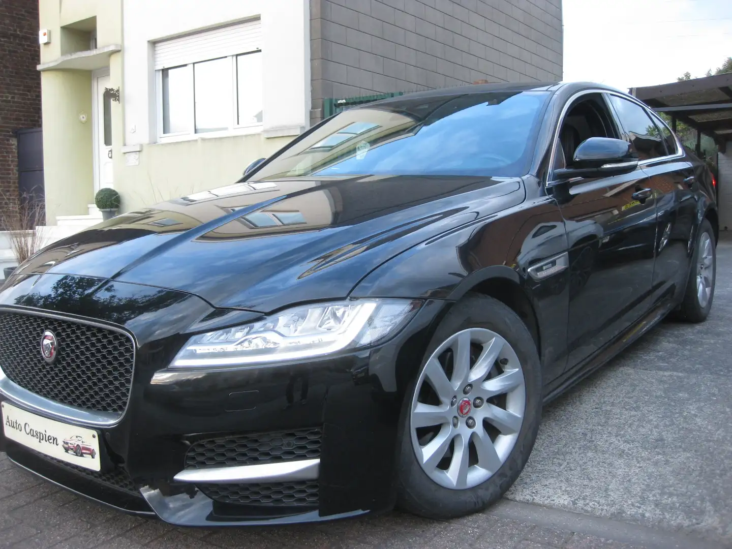 Jaguar XF 2.0 D E-Performance R-Sport Full Option Noir - 2