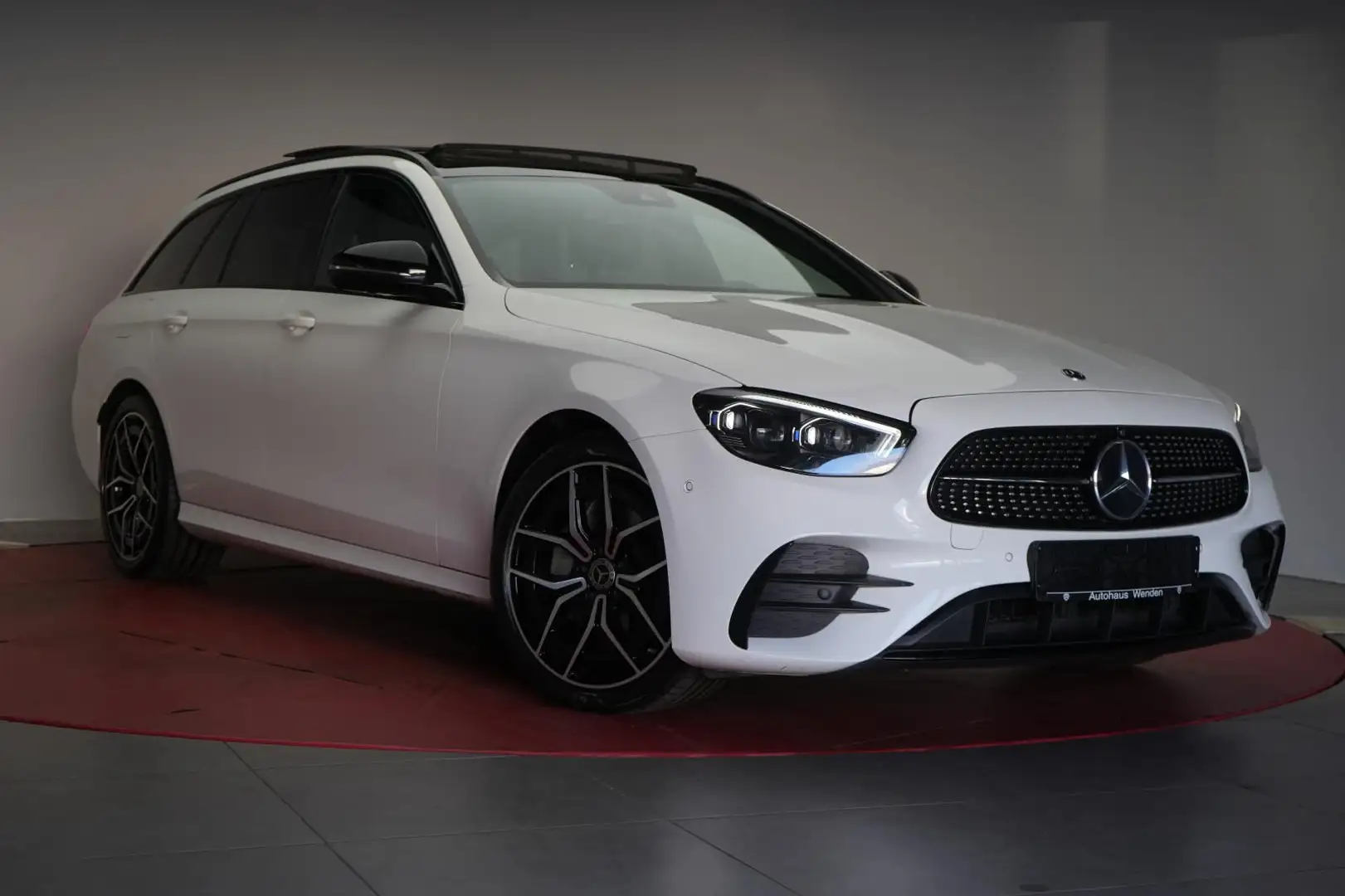 Mercedes-Benz E 220 d 4Matic T 9G-Tronic AMG Navi/Temp/Kamera/ White - 1