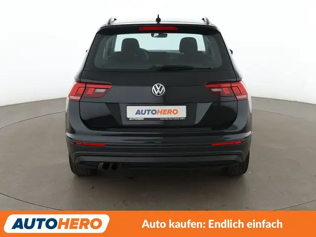 Volkswagen Tiguan view 5