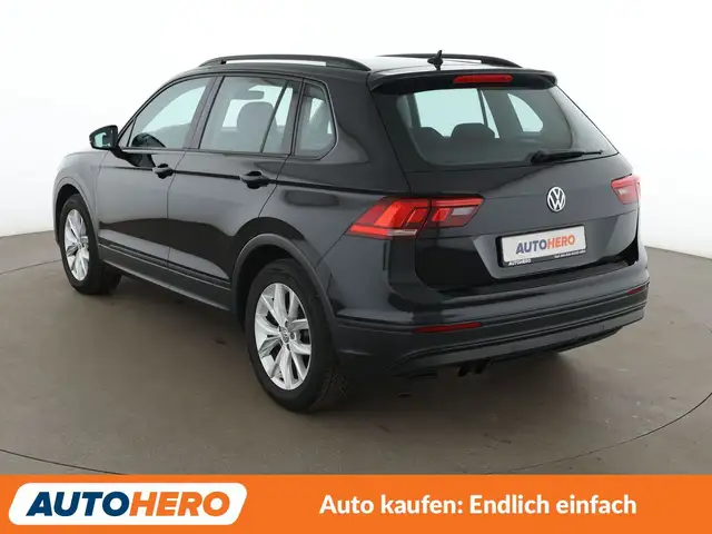 Volkswagen Tiguan view 4