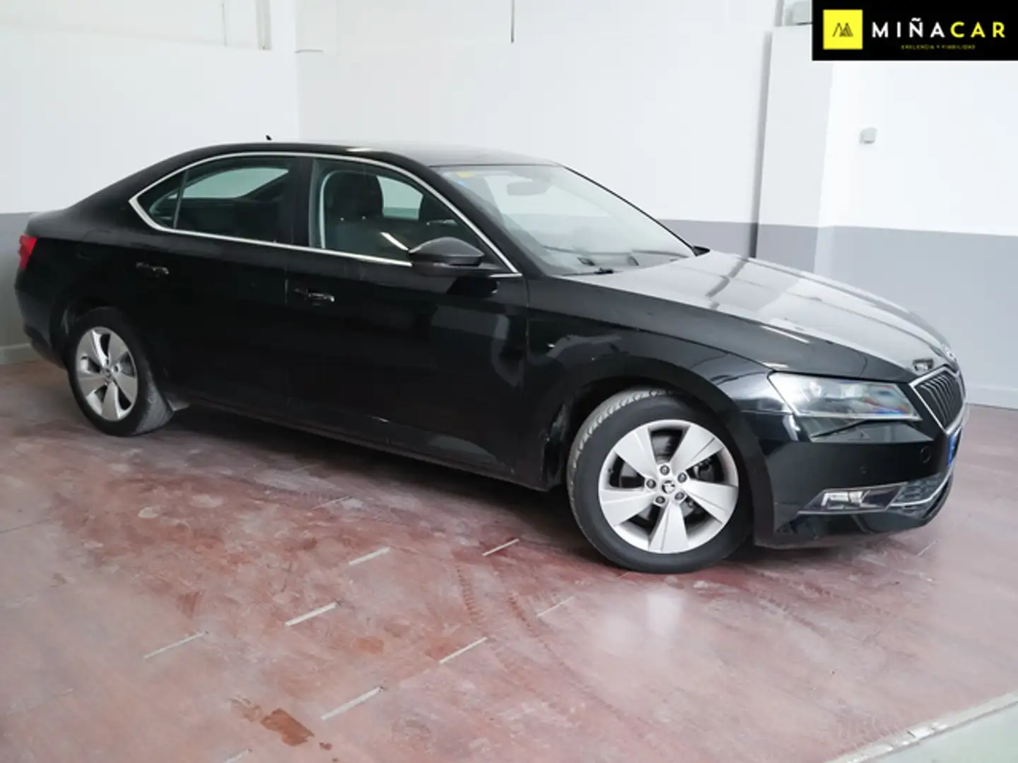 Skoda Superb 2.0TDI AdBlue Active 110kW Negro - 2