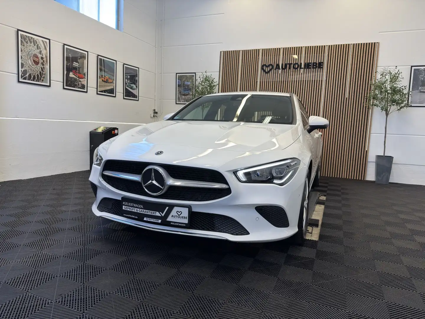 Mercedes-Benz CLA 200 LED*PDC*MBUX*2HAND Weiß - 2