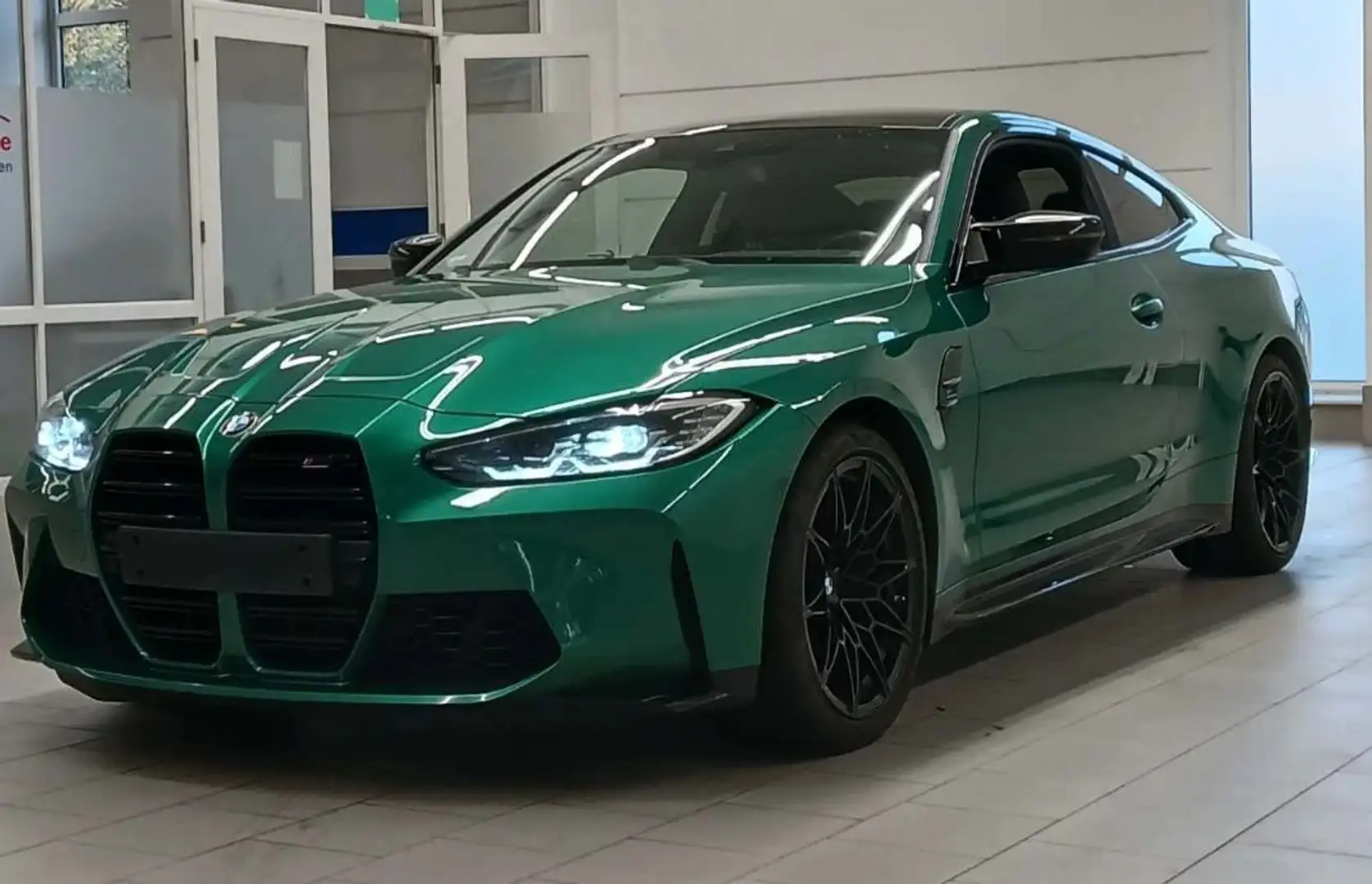 BMW M4 Coupe xDrive Competition LCI, Carbon, Groen - 1