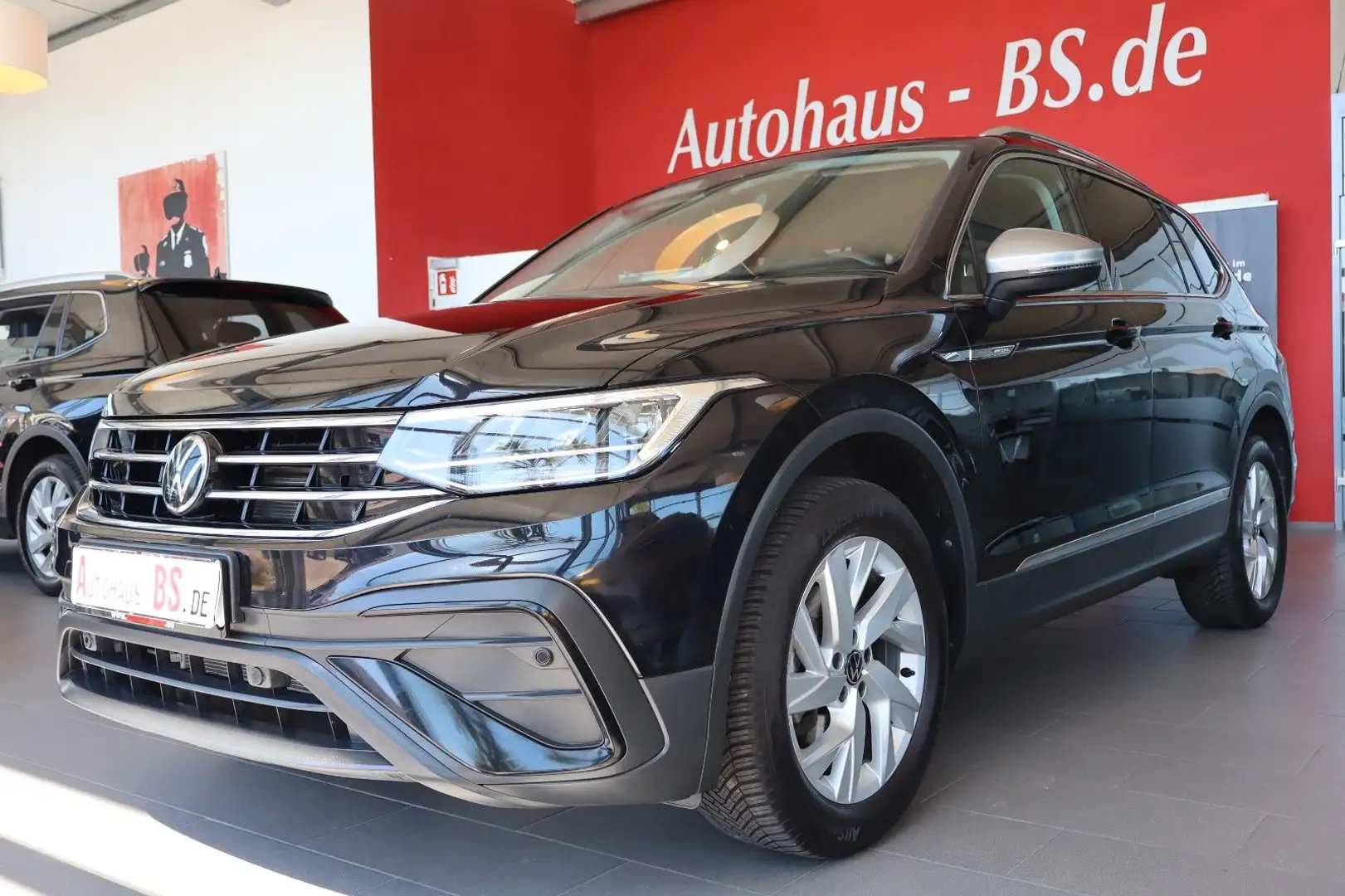 Volkswagen Tiguan Allspace 2.0TDI,KameraNaviLED,AHK,7-SITZE Schwarz - 1