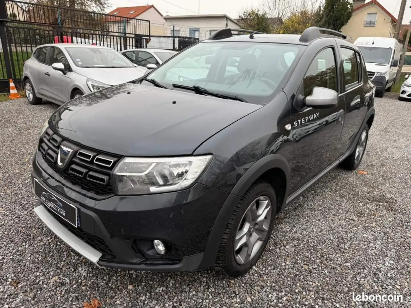Dacia Sandero TCe 90 E6C Stepway Grijs - 1