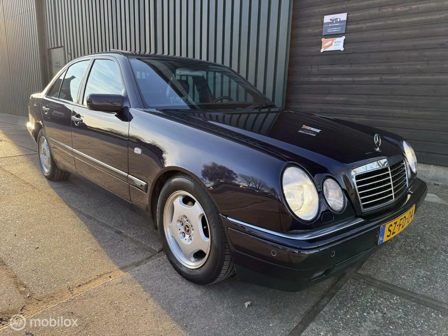 Mercedes-Benz E 300 TD Avantgarde Kék - 1