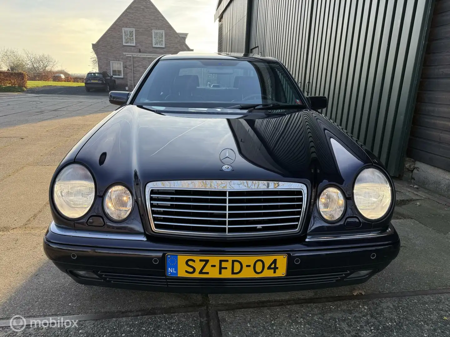 Mercedes-Benz E 300 TD Avantgarde Kék - 2