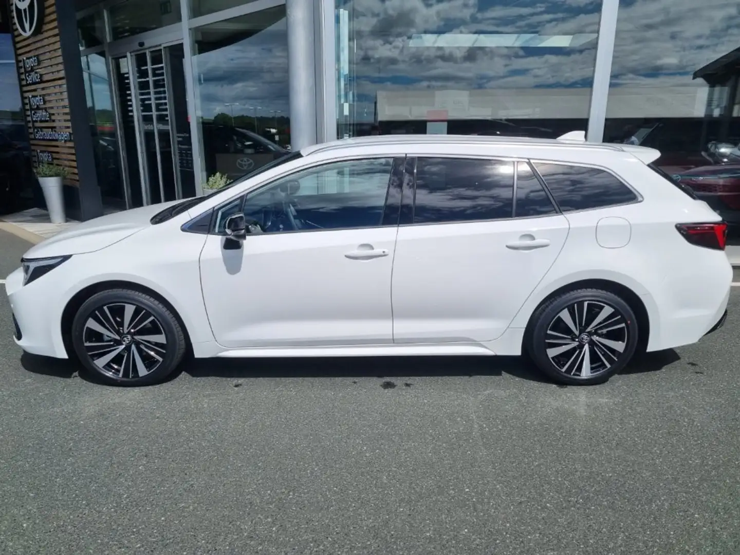 Toyota Corolla Touring Sports Teamplayer 1,8L Hybrid *TECHNIK-PAKET* Weiß - 2