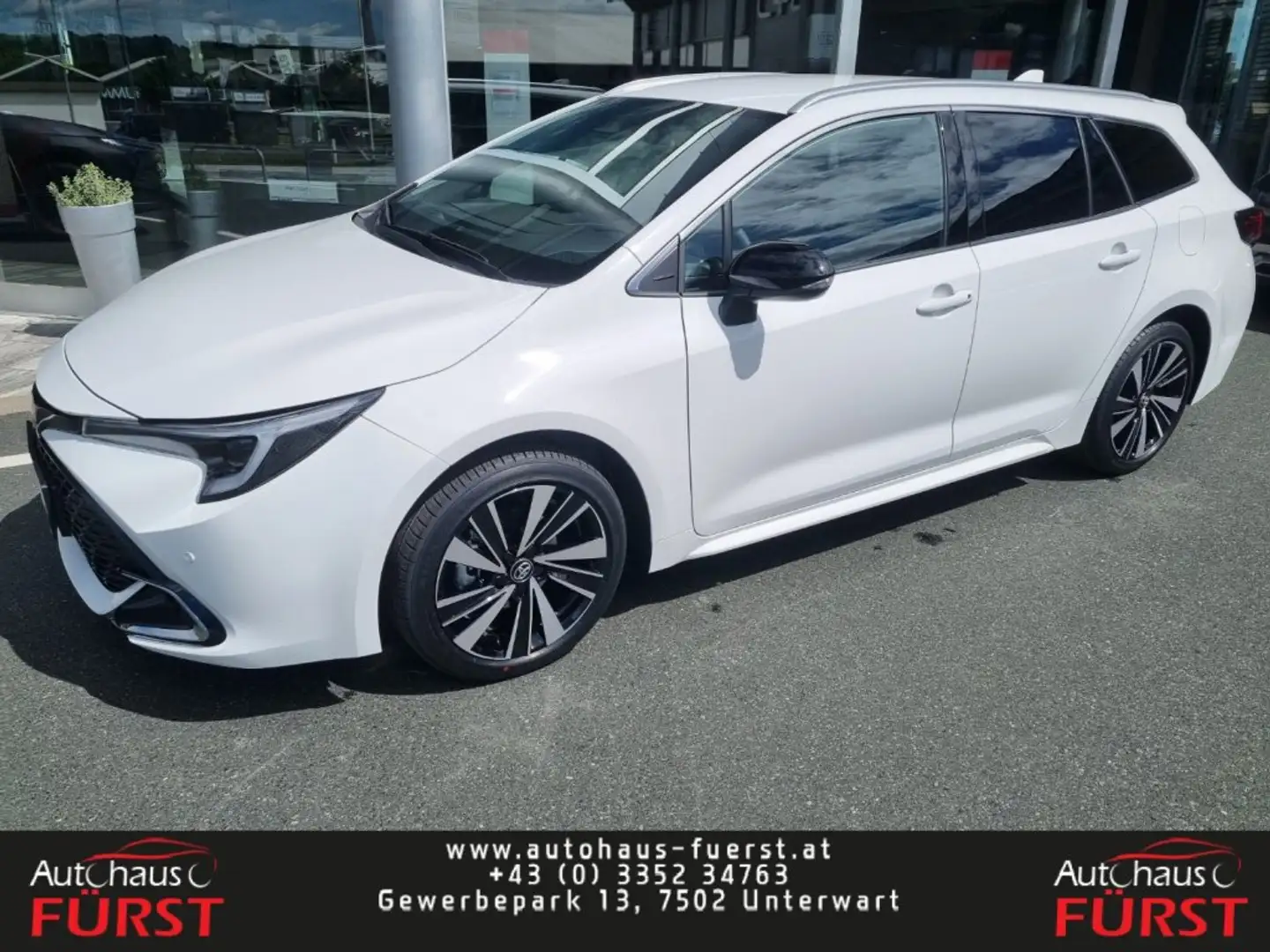 Toyota Corolla Touring Sports Teamplayer 1,8L Hybrid *TECHNIK-PAKET* Weiß - 1