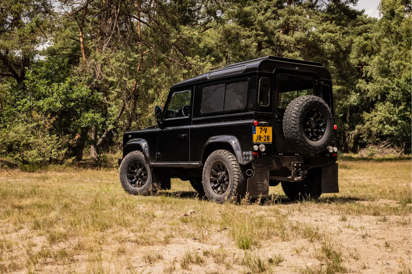 Land Rover Defender 2.4Tdci Station Wagon Commercial Youngtimer Zwart - 2