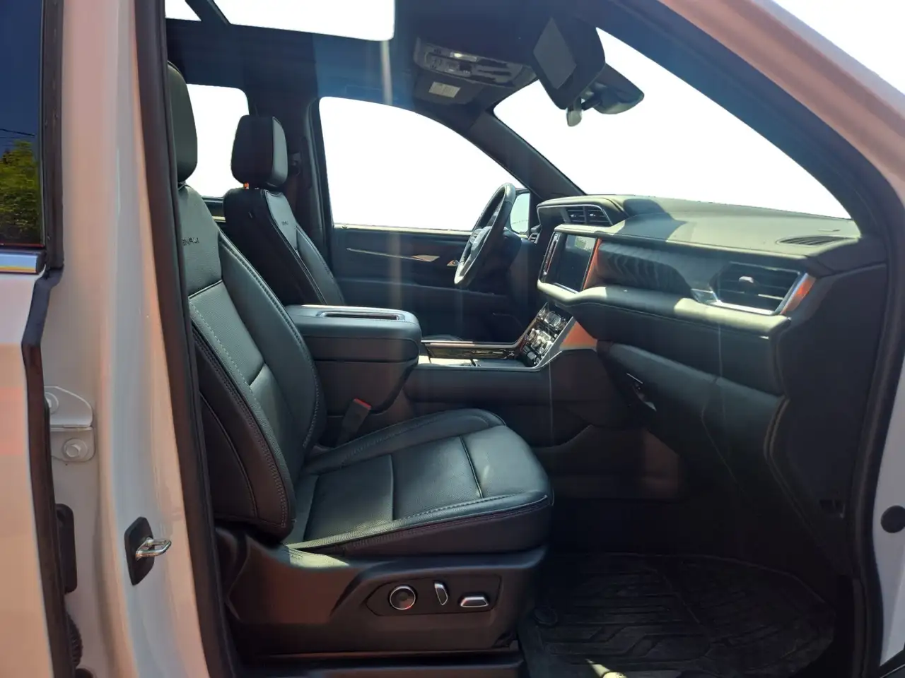 GMC Yukon снимка GMC Yukon