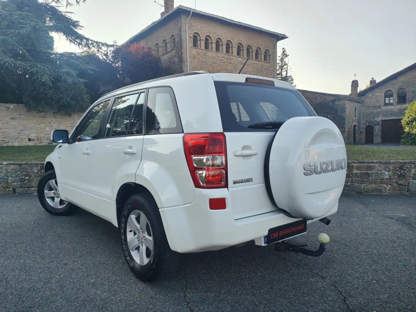 Suzuki Grand Vitara 1.9DDiS JLX-A Biały - 2