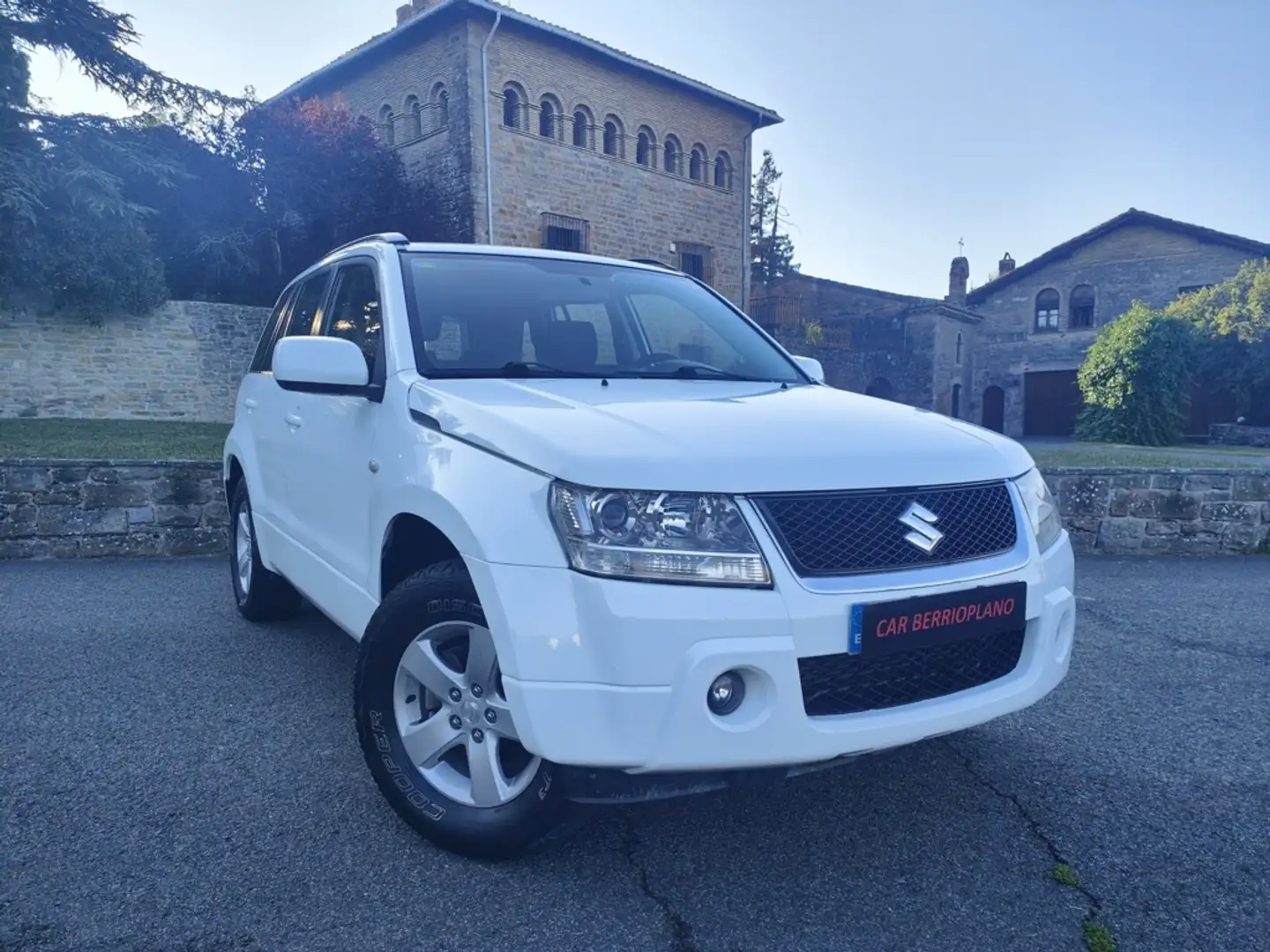Suzuki Grand Vitara 1.9DDiS JLX-A Biały - 1