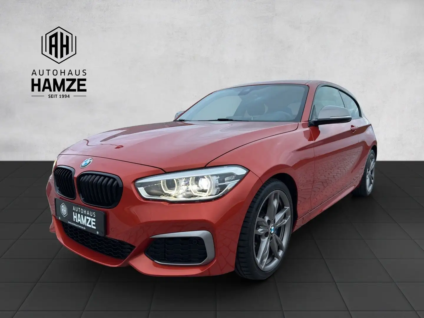 BMW 135 i 1er Limousine|M-Performance ESD|Automatik Orange - 1