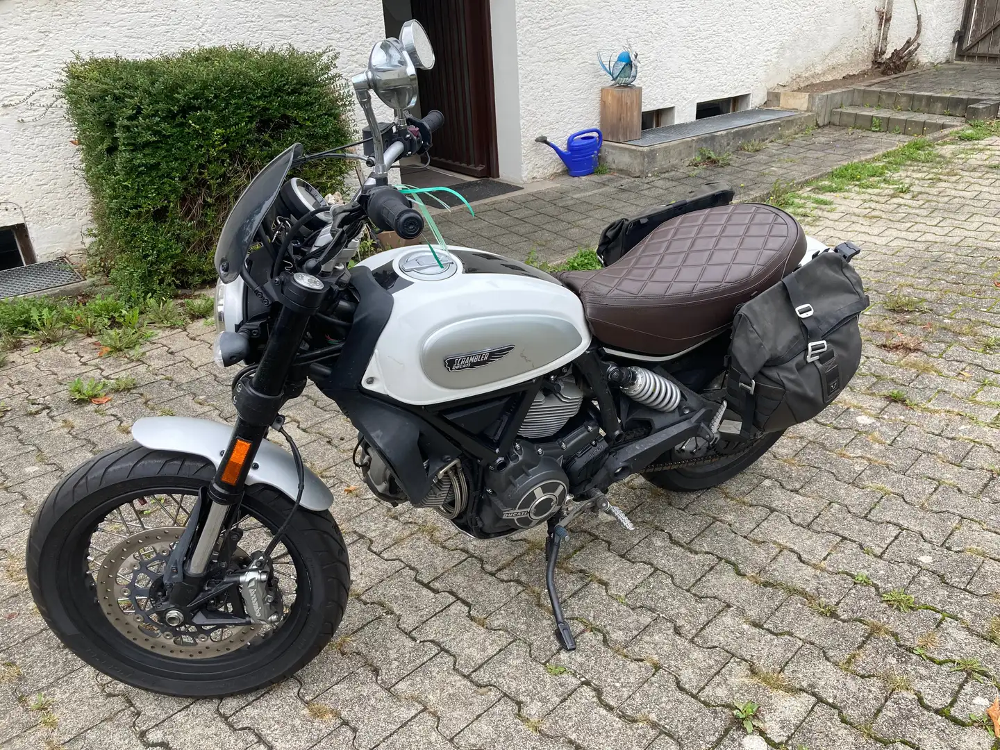 Ducati Scrambler Alb - 1