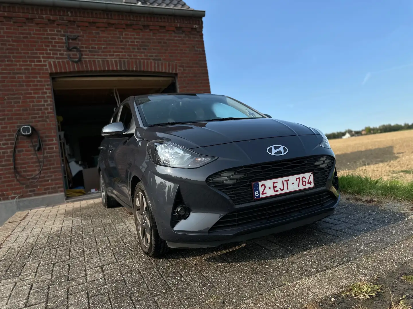 Hyundai i10 i10 1.0i Twist Techno Pack Grijs - 2