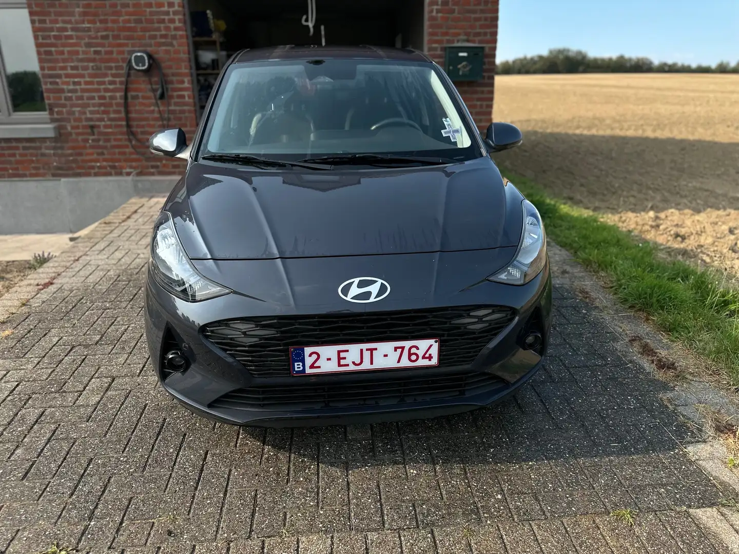 Hyundai i10 i10 1.0i Twist Techno Pack Grijs - 1