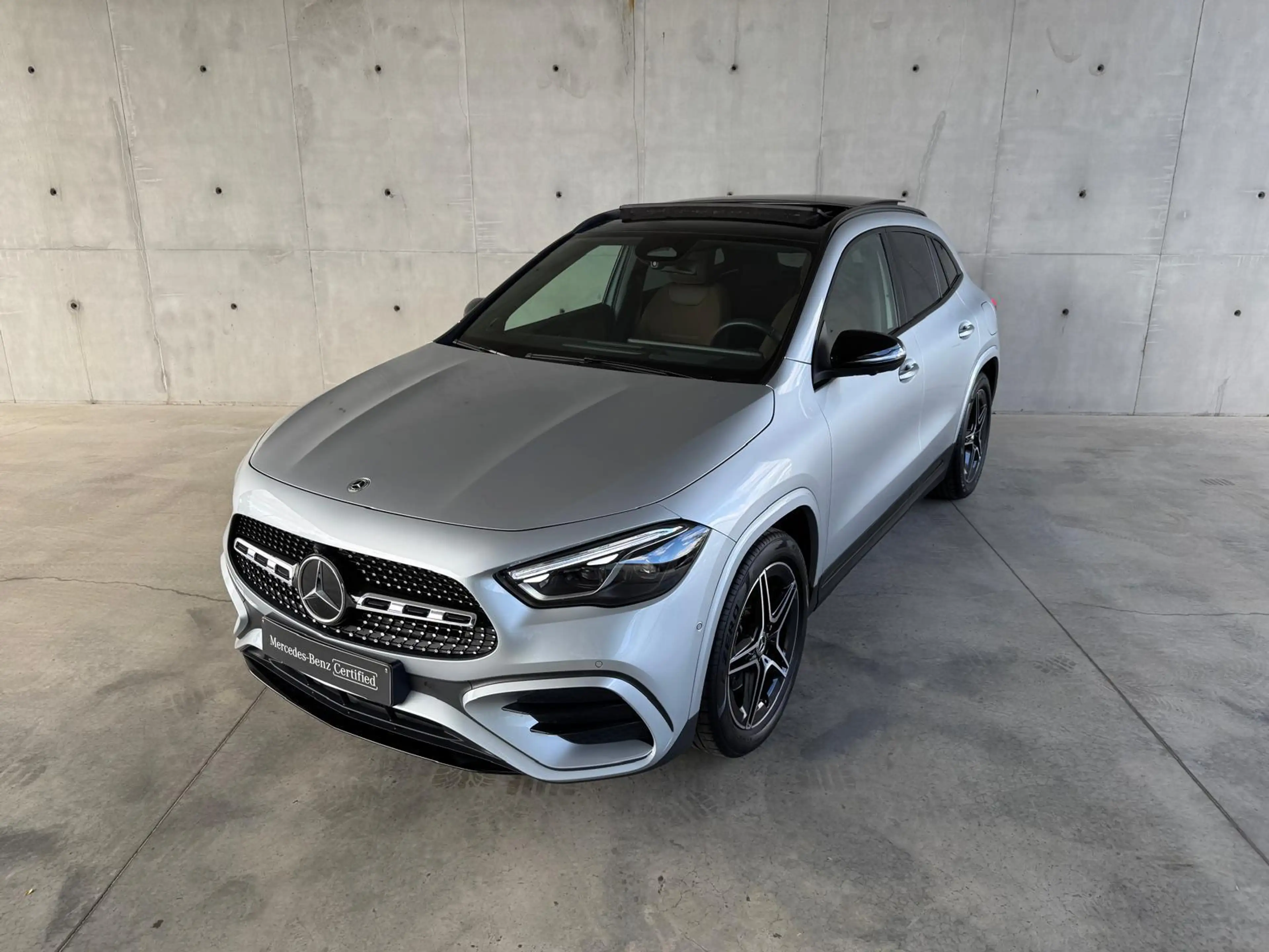 Mercedes-Benz GLA 180 Star Edition + TREKHAAK + HEAD UP + PANO DAK + CAR — photo 2