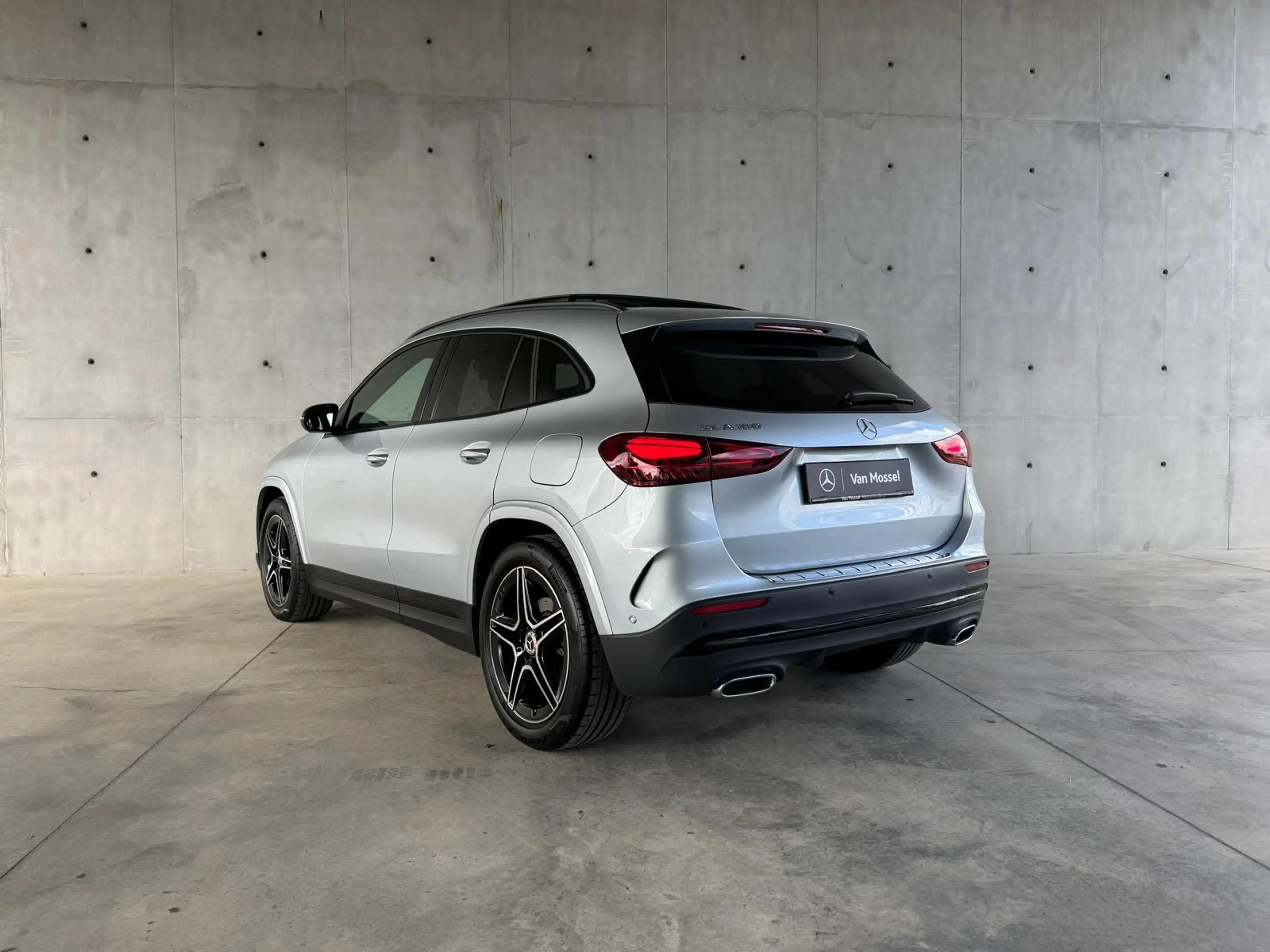 Mercedes-Benz GLA 180 Star Edition + TREKHAAK + HEAD UP + PANO DAK + CAR — photo 5
