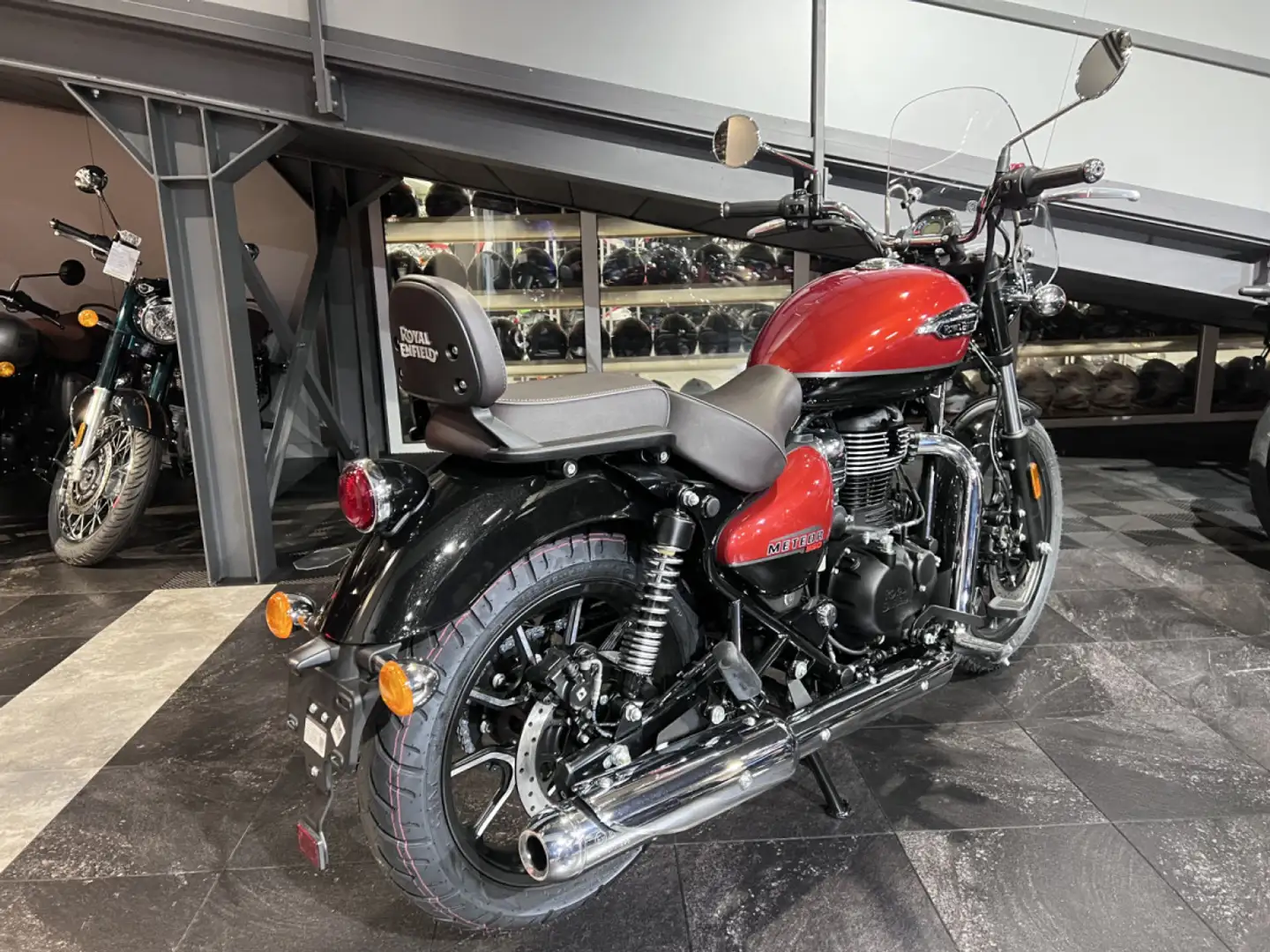 Royal Enfield Meteor 350 SUPERNOVA RED Rood - 2