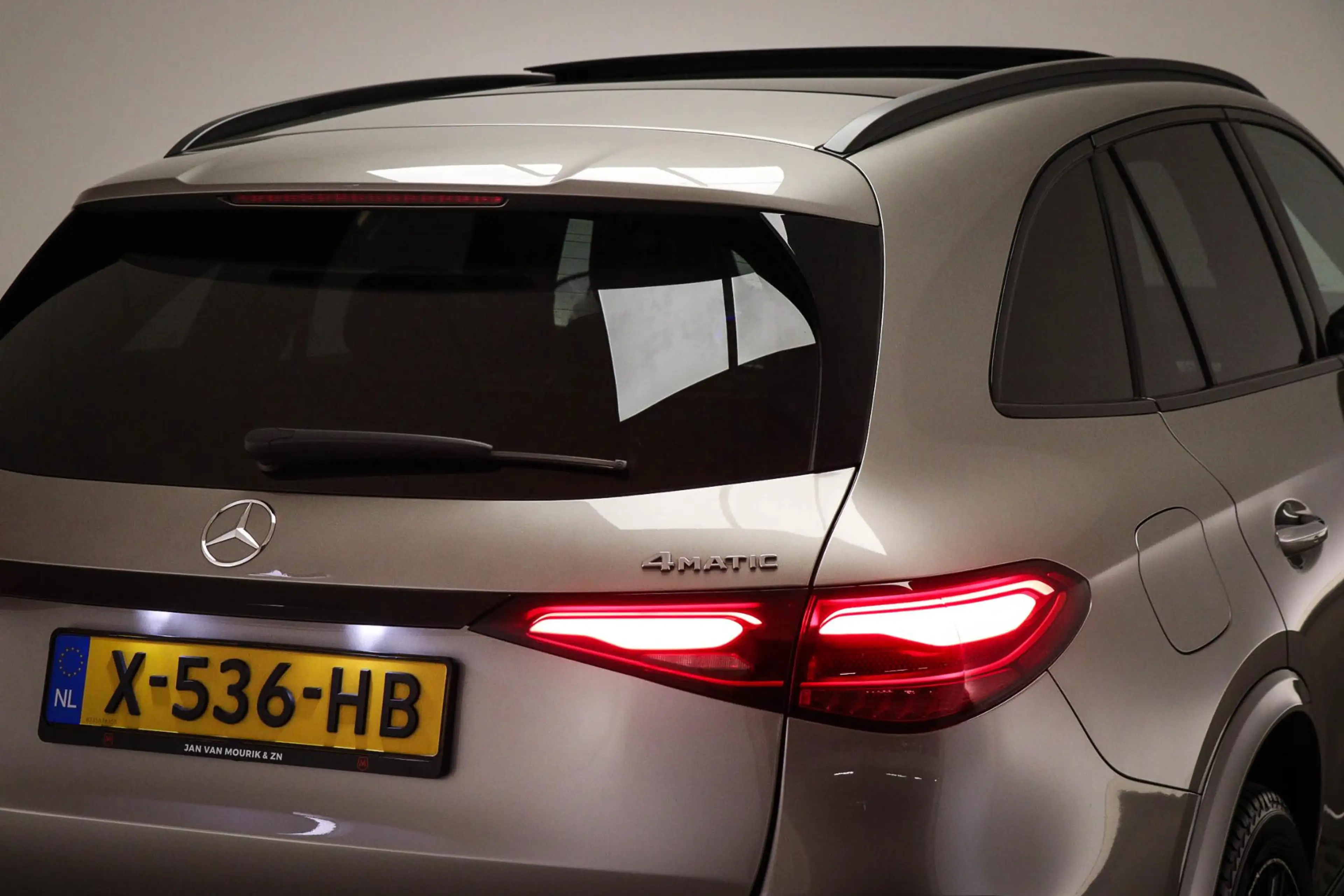 Mercedes-Benz GLC 300 300e 4MATIC AMG Line | PREMIUM PLUS PACK | PANORAM — photo 30