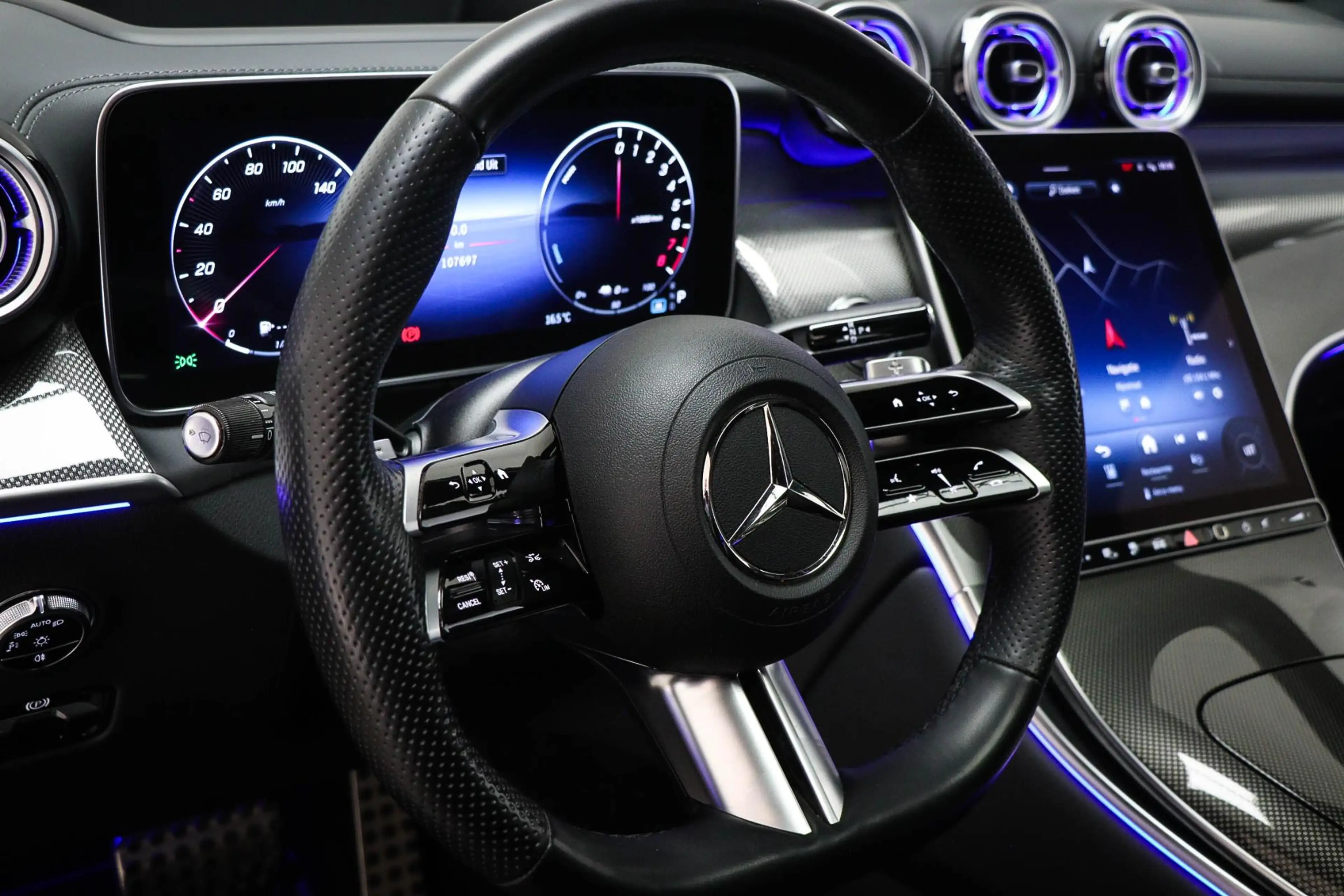 Mercedes-Benz GLC 300 300e 4MATIC AMG Line | PREMIUM PLUS PACK | PANORAM — photo 39