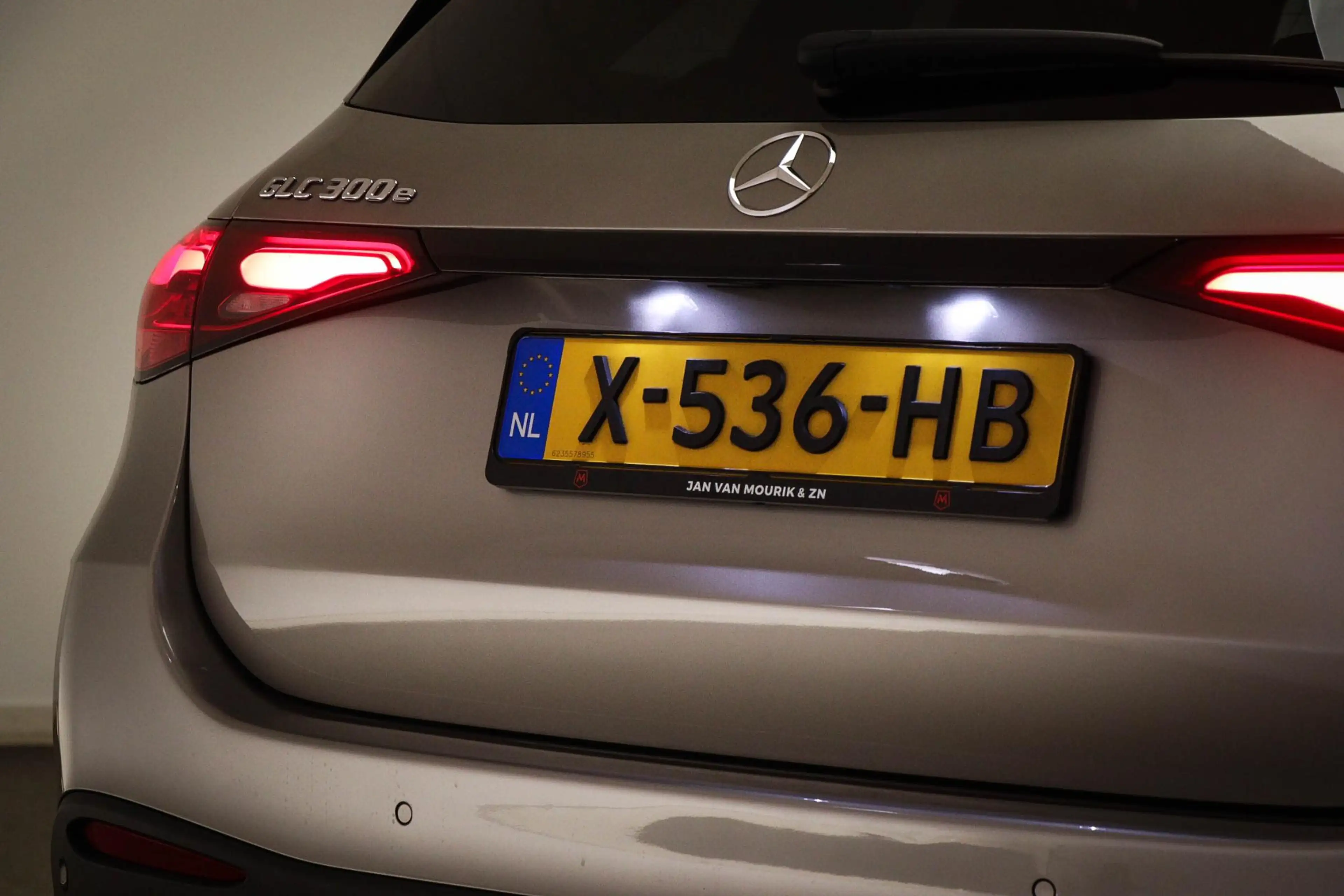 Mercedes-Benz GLC 300 300e 4MATIC AMG Line | PREMIUM PLUS PACK | PANORAM — photo 33