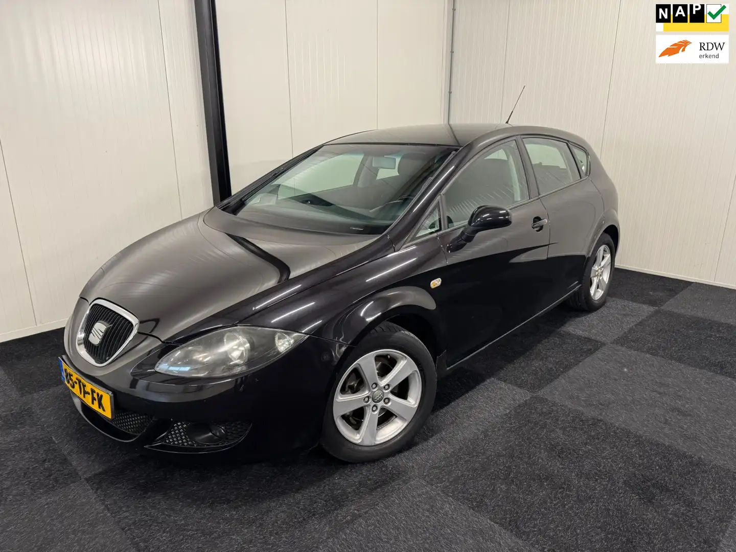 SEAT Leon 1.9 TDI 105PK CLIMA/CRUISE/TREKHAAK/4ELEKRAMEN/LED Zwart - 1