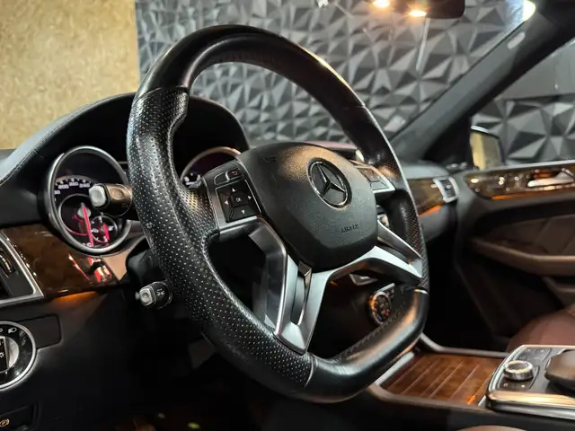 Mercedes-Benz M-Class view 11