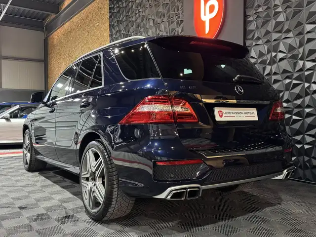Mercedes-Benz M-Class view 4