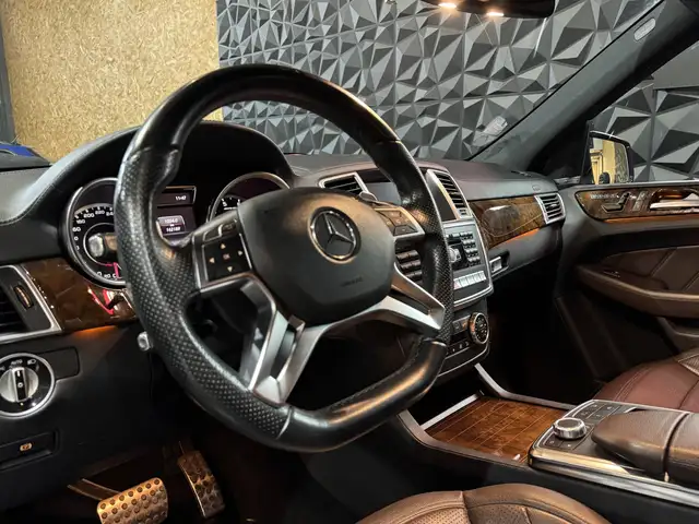 Mercedes-Benz M-Class view 10