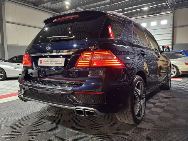Mercedes-Benz M-Class view 8