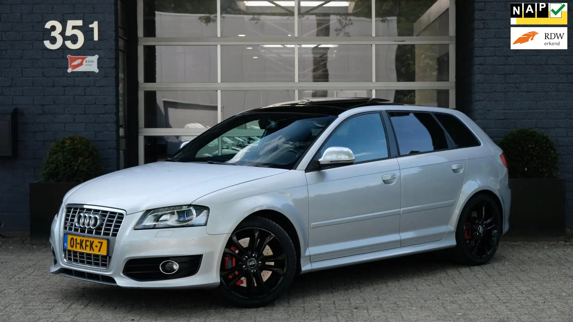 Audi A3 Sportback 2.0 TFSI S3 quattro Ambition Pro Line Pa Grijs - 1