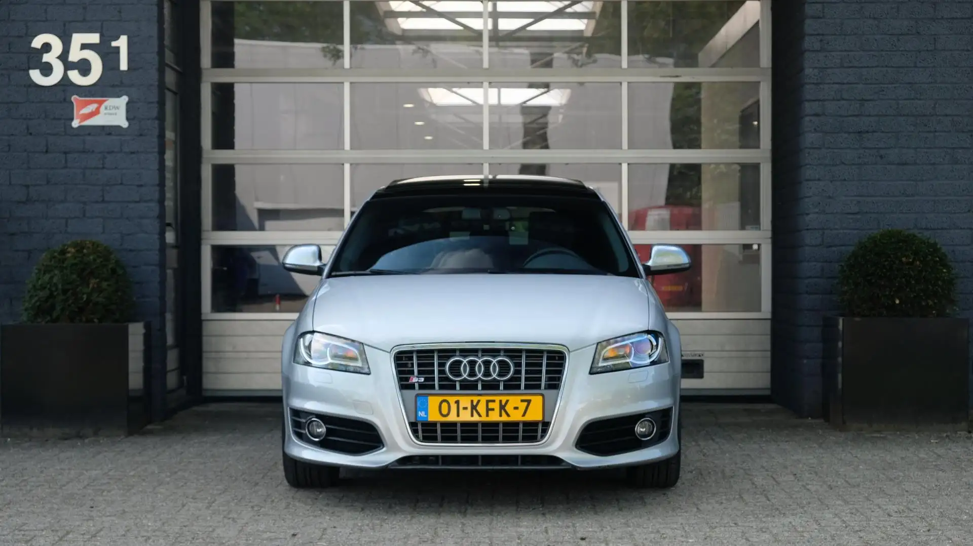Audi A3 Sportback 2.0 TFSI S3 quattro Ambition Pro Line Pa Grijs - 2