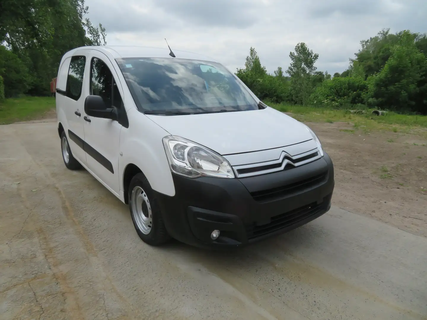 Citroen Berlingo 1.6 BlueHDi CLUB Weiß - 1