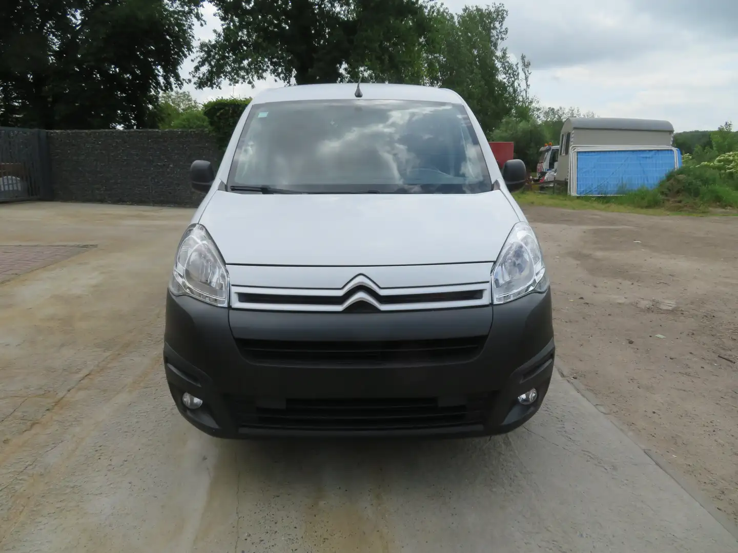 Citroen Berlingo 1.6 BlueHDi CLUB Weiß - 2
