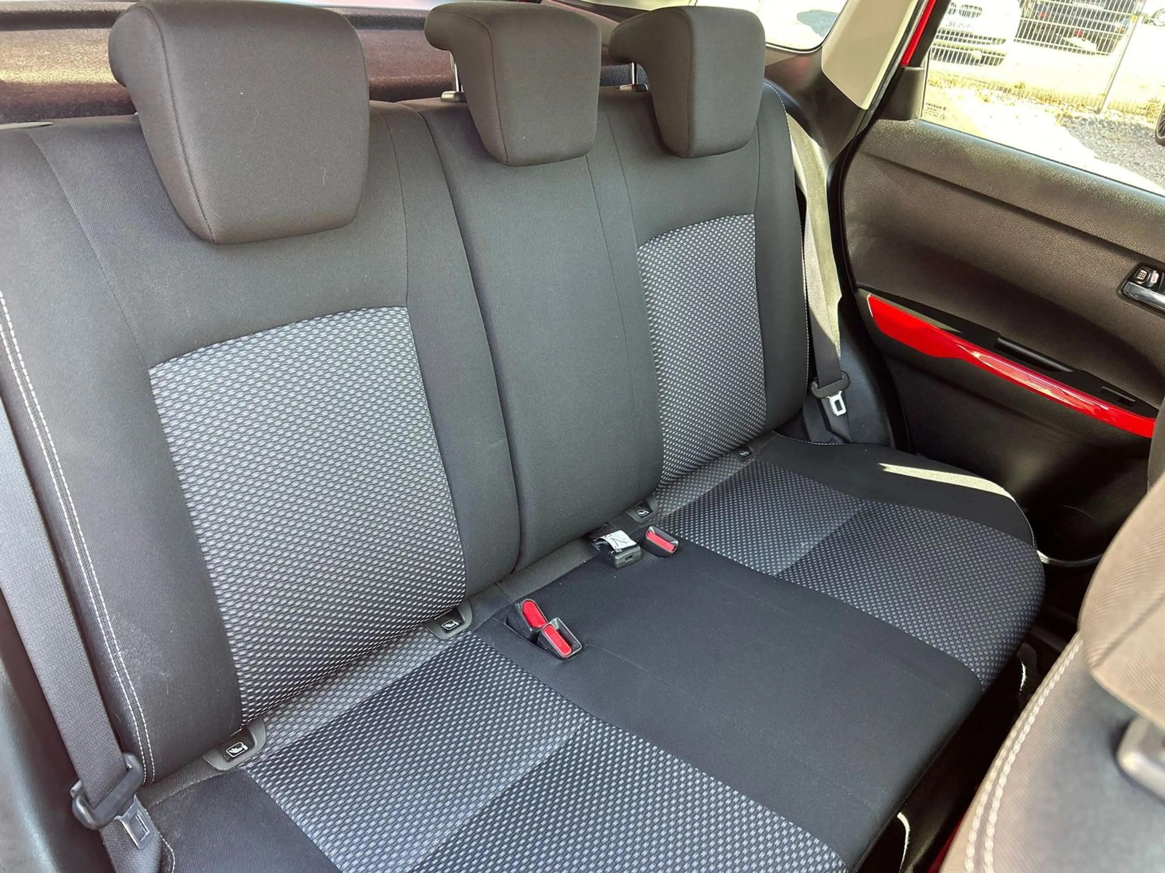 Suzuki Vitara 1.6 Comfort 4x2 / Apple Carplay / Sitzheizung — photo 10