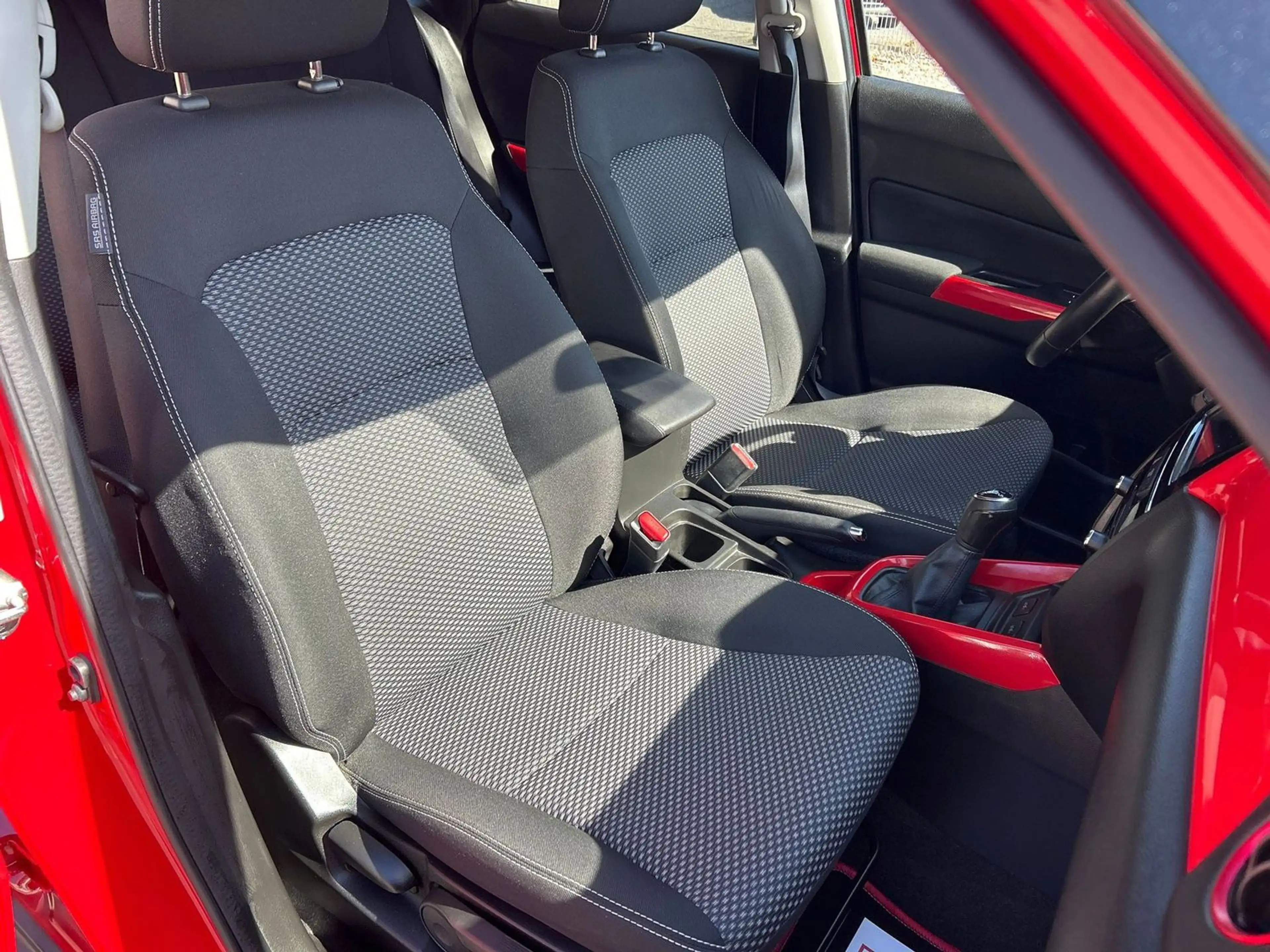 Suzuki Vitara 1.6 Comfort 4x2 / Apple Carplay / Sitzheizung — photo 9