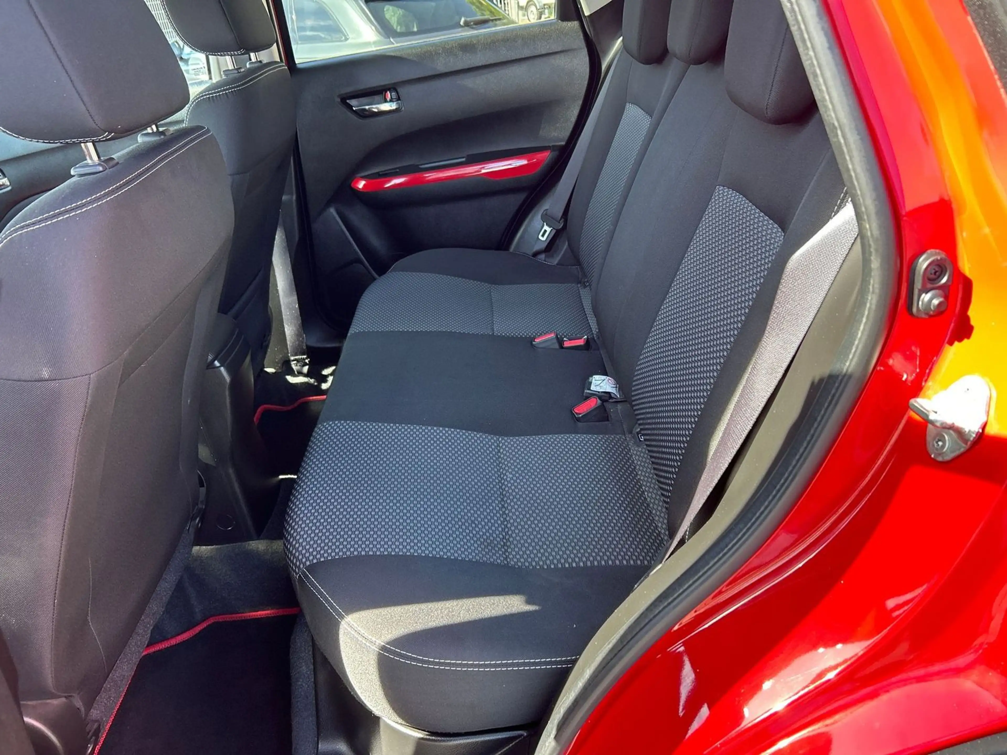 Suzuki Vitara 1.6 Comfort 4x2 / Apple Carplay / Sitzheizung — photo 12