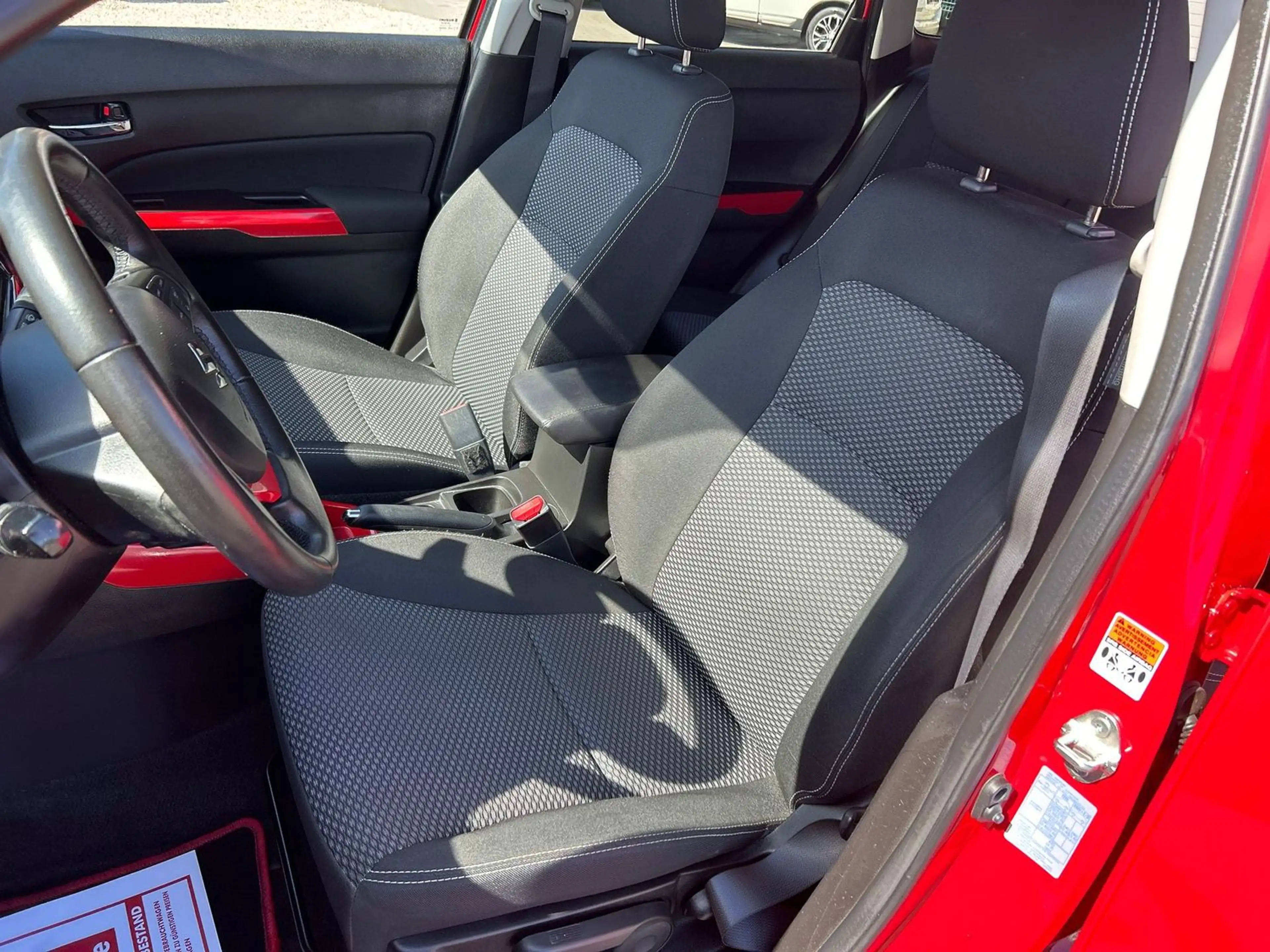 Suzuki Vitara 1.6 Comfort 4x2 / Apple Carplay / Sitzheizung — photo 13