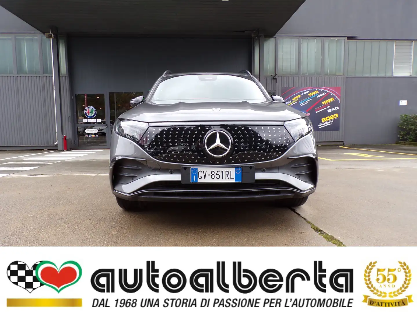 Mercedes-Benz EQB 300 AMG Line Advanced Plus 4matic (100% elettrica) Grigio - 2