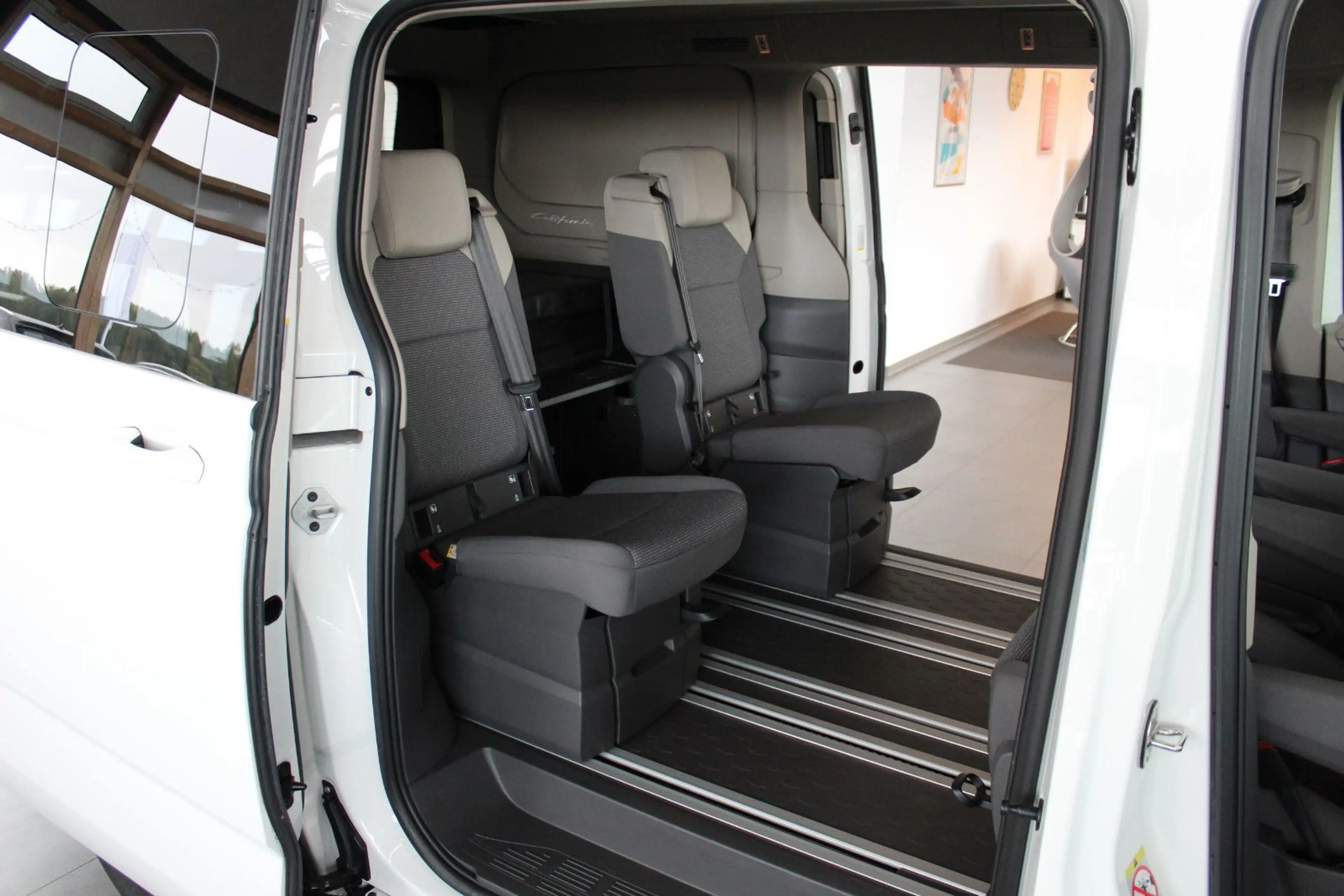 Volkswagen T7 California eHybrid 4MOTION Beach Tour — photo 13