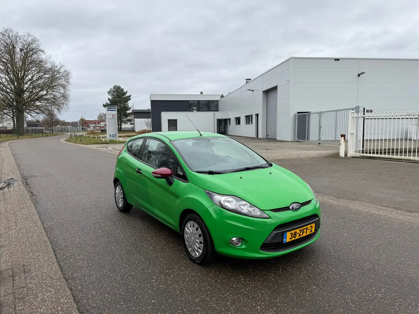 Ford Fiesta 1.6 TDCi ECOnetic Lease Trend EXPORT/AIRCO Grün - 2