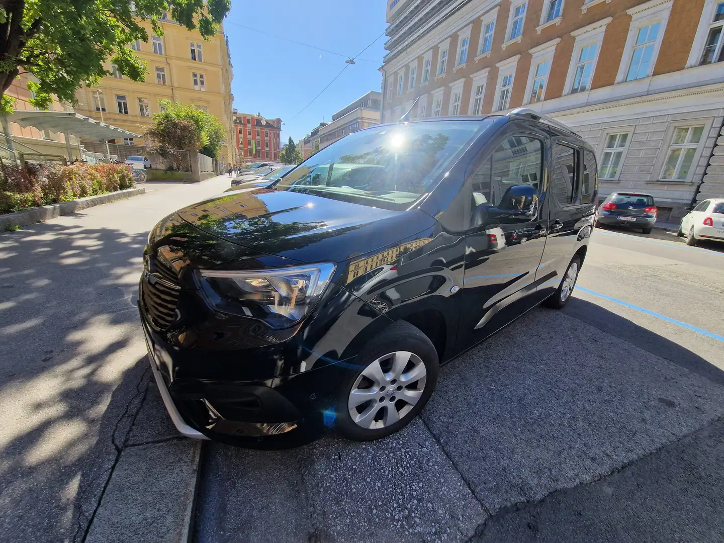 Opel Combo Life Life BHDi 130 EAT8 Innovation Schwarz - 2