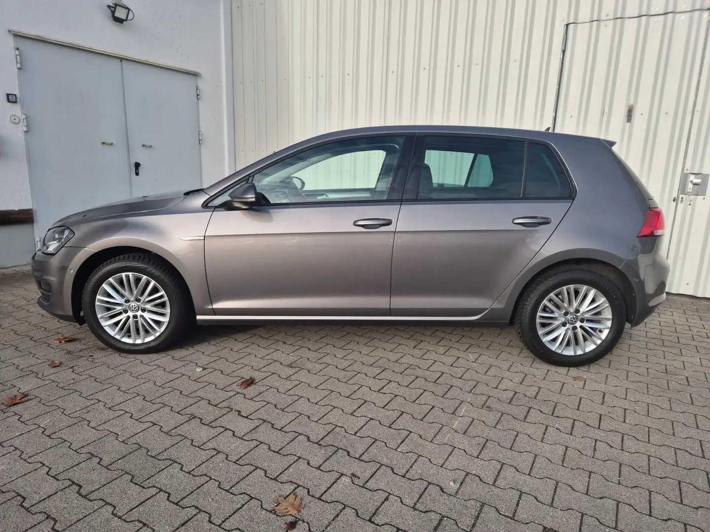 Volkswagen Golf VII Lim. Cup, AUTOMATIK, NAVI, SCHECKHEFT Grau - 2