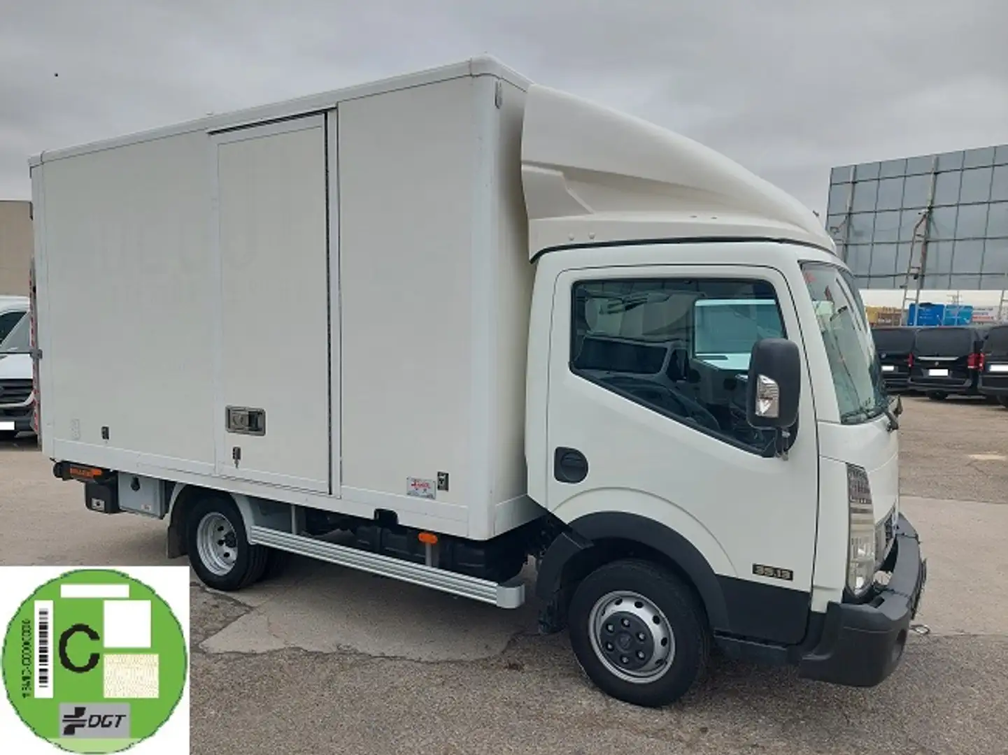 Nissan NT400 Cabina Abatible 35.13/1 Básico Weiß - 1