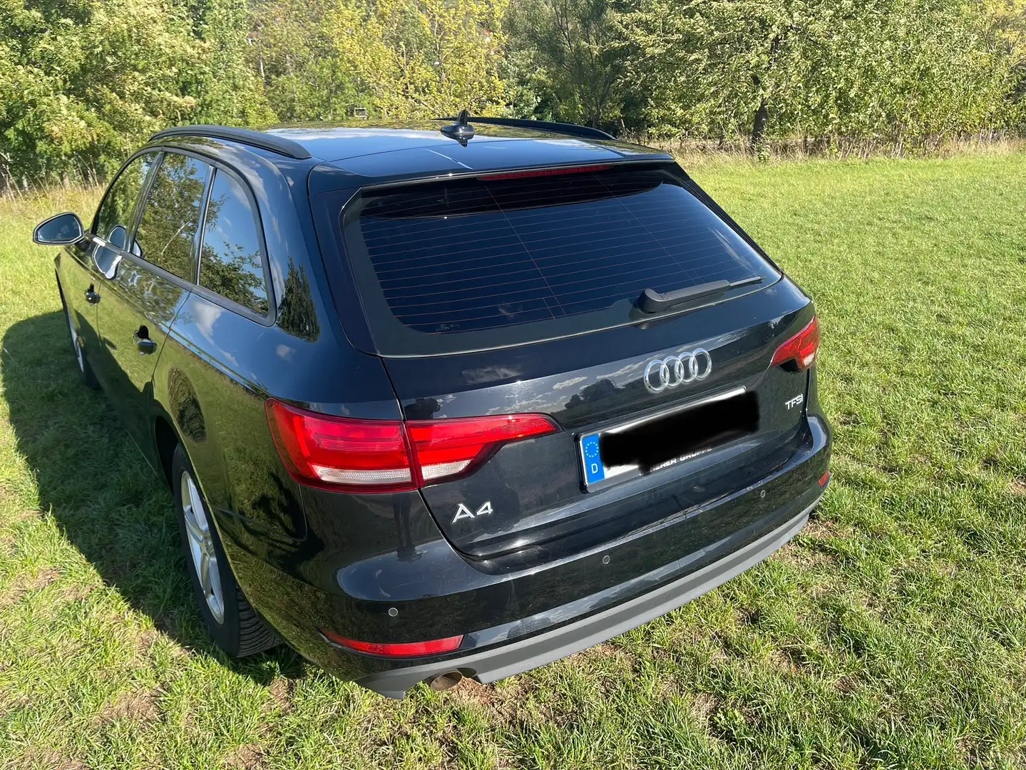 Audi A4 basis Schwarz - 2