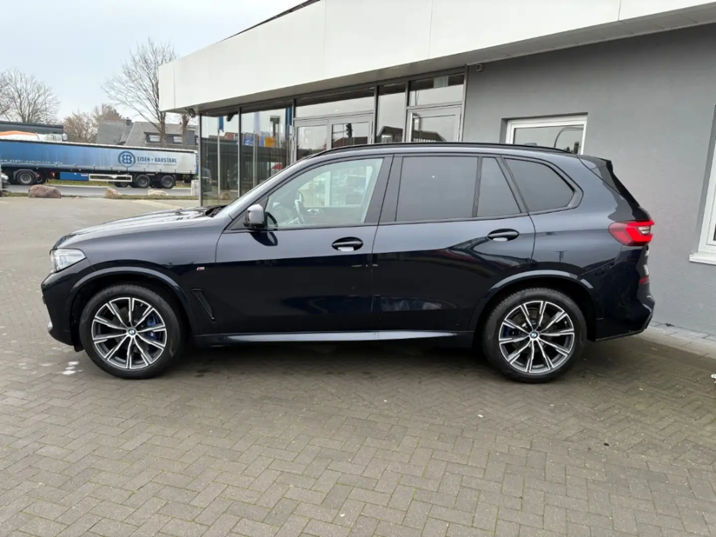 BMW X5 xDrive 30d M Sport AHK Laser 360° Schwarz - 2